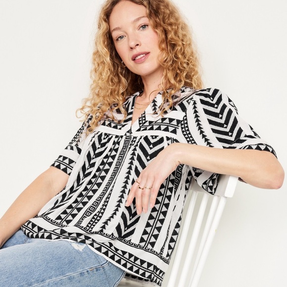 Split-Neck Textured Top - Picture 3 of 4